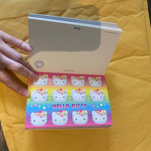 Vintage 2000 Hello Kitty Post card book - Picture 4 of 7